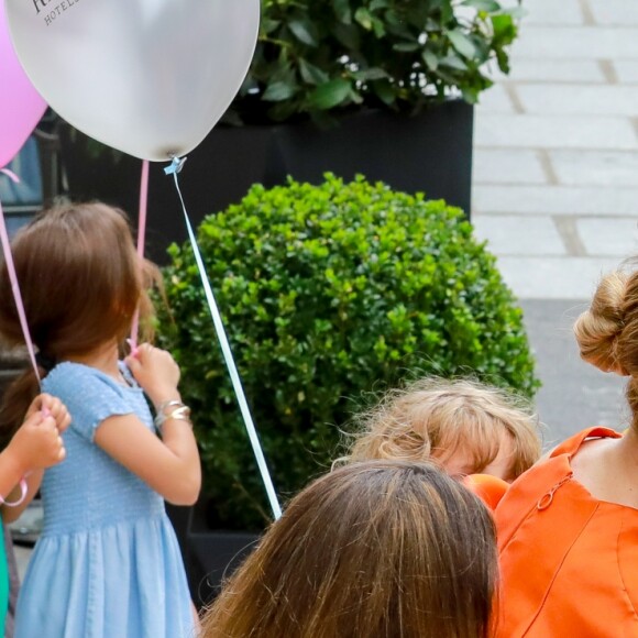 Céline Dion à la sortie de l'hôtel Le Royal Monceau à Paris, France, le 9 juillet 2017.