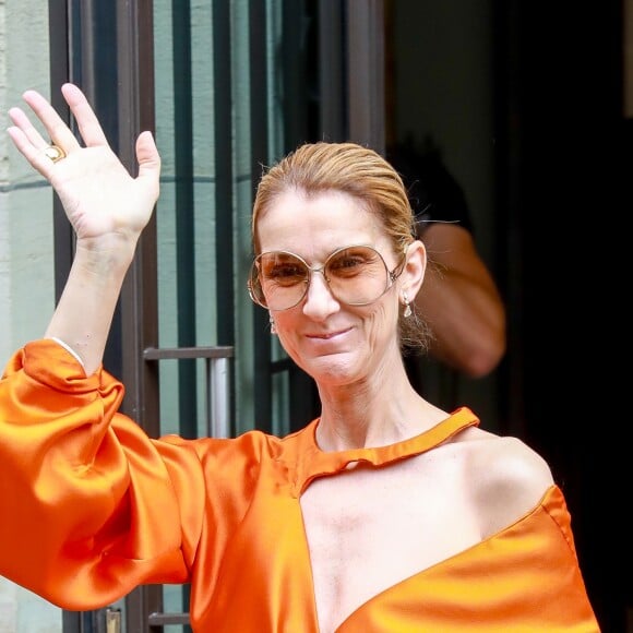 Céline Dion à la sortie de l'hôtel Le Royal Monceau à Paris, France, le 9 juillet 2017.