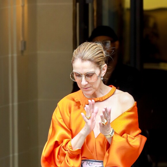 Céline Dion à la sortie de l'hôtel Le Royal Monceau à Paris, France, le 9 juillet 2017.