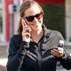 Jennifer Garner boit un smoothie après sa séance de gym à Los Angeles, le 11 juillet 2017.