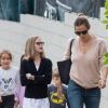 Jennifer Garner se promène avec ses enfants (Seraphina, Violet et Samuel) à New York, le 7 mai 2017.