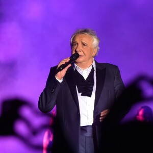 Exclusif - Michel Sardou aux Arènes de Nîmes pour le second concert de sa dernière tournée "La Dernière Danse" le 7 juillet 2017. © Bruno Bebert / Bestimage