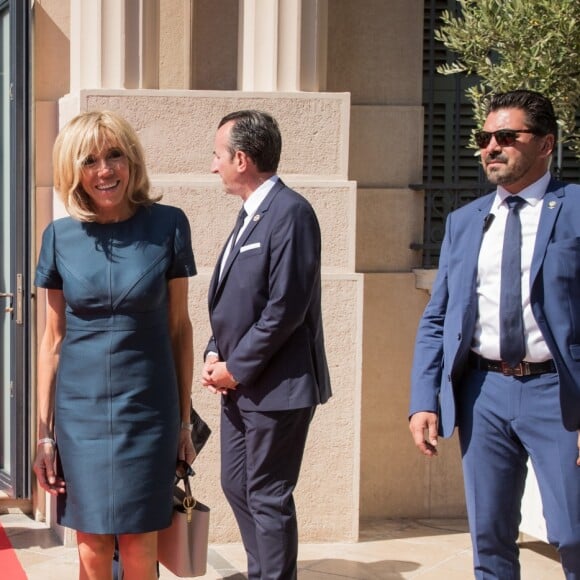 Le maire de Nice, Christian Estrosi, sa femme Laura Tenoudji (enceinte), le président de la République Emmanuel Macron, sa femme Brigitte Macron (Trogneux) - Le président de la République est reçu par l'hôtel de ville de Nice pour un entretien avant la cérémonie d'hommage aux victimes de l'attentat du 14 juillet 2016 à Nice, le 14 juillet 2017. © Cyril Moreau/Bestimage