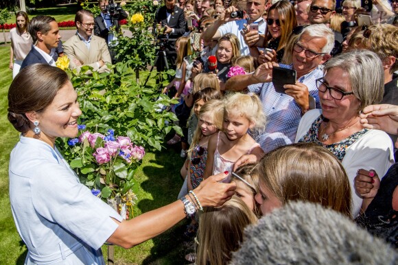 La princesse Victoria de Suède fête son 40ème anniversaire entourée de sa famille au château de Solliden sur l'île d'Oland le 15 juillet 2017, au lendemain de la date de sa naissance elle rencontre la population venue lui apporter des cadeaux