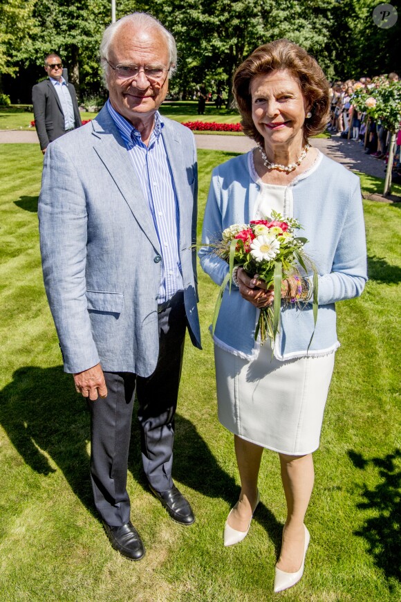 Le roi Gustav et la reine Silvia - La princesse Victoria de Suède fête son 40ème anniversaire entourée de sa famille au château de Solliden sur l'île d'Oland le 15 juillet 2017, au lendemain de la date de sa naissance elle rencontre la population venue lui apporter des cadeaux