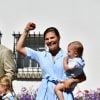 La princesse Victoria, le prince Daniel et leurs enfants la princesse Estelle et le prince Oscar - La princesse Victoria de Suède fête son 40ème anniversaire entourée de sa famille au château de Solliden sur l'île d'Oland le 15 juillet 2017, au lendemain de la date de sa naissance elle rencontre la population venue lui apporter des cadeaux