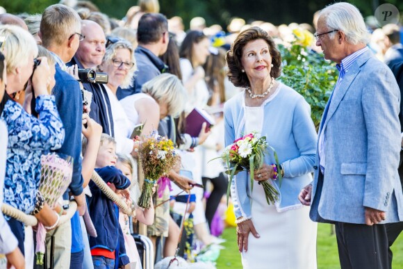 Le roi Carl Gustav et la reine Silvia - La princesse Victoria de Suède fête son 40ème anniversaire entourée de sa famille au château de Solliden sur l'île d'Oland le 15 juillet 2017, au lendemain de la date de sa naissance elle rencontre la population venue lui apporter des cadeaux