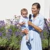 La princesse Victoria et son fils le prince Oscar - La princesse Victoria de Suède fête son 40ème anniversaire entourée de sa famille au château de Solliden sur l'île d'Oland le 15 juillet 2017, au lendemain de la date de sa naissance elle rencontre la population venue lui apporter des cadeaux