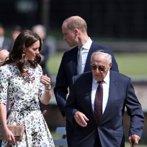 Le prince William et la duchesse Catherine de Cambridge ont visité le 18 juillet 2017 l'ancien camp de concentration de Stutthof, près de Gdansk, lors de leur visite officielle en Pologne, le premier établi par les nazis dans le pays, en 1939, et l'un des derniers libérés par les Alliés, en 1945.