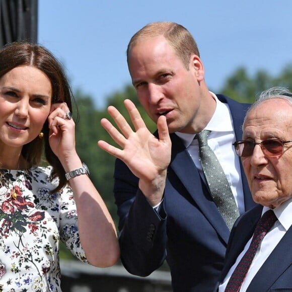 Le prince William et la duchesse Catherine de Cambridge ont visité le 18 juillet 2017 l'ancien camp de concentration de Stutthof, près de Gdansk, lors de leur visite officielle en Pologne, le premier établi par les nazis dans le pays, en 1939, et l'un des derniers libérés par les Alliés, en 1945.