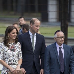 Le prince William et la duchesse Catherine de Cambridge ont visité le 18 juillet 2017 l'ancien camp de concentration de Stutthof, près de Gdansk, lors de leur visite officielle en Pologne, le premier établi par les nazis dans le pays, en 1939, et l'un des derniers libérés par les Alliés, en 1945.