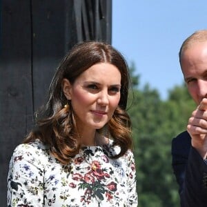 Le prince William et la duchesse Catherine de Cambridge ont visité le 18 juillet 2017 l'ancien camp de concentration de Stutthof, près de Gdansk, lors de leur visite officielle en Pologne, le premier établi par les nazis dans le pays, en 1939, et l'un des derniers libérés par les Alliés, en 1945.