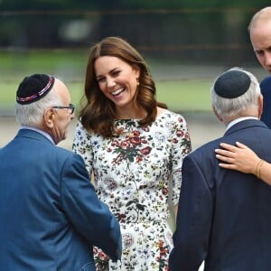 Le prince William et la duchesse Catherine de Cambridge ont visité le 18 juillet 2017 l'ancien camp de concentration de Stutthof, près de Gdansk, lors de leur visite officielle en Pologne, le premier établi par les nazis dans le pays, en 1939, et l'un des derniers libérés par les Alliés, en 1945.