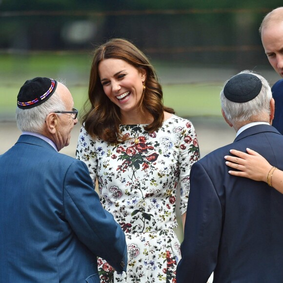 Le prince William et la duchesse Catherine de Cambridge ont visité le 18 juillet 2017 l'ancien camp de concentration de Stutthof, près de Gdansk, lors de leur visite officielle en Pologne, le premier établi par les nazis dans le pays, en 1939, et l'un des derniers libérés par les Alliés, en 1945.