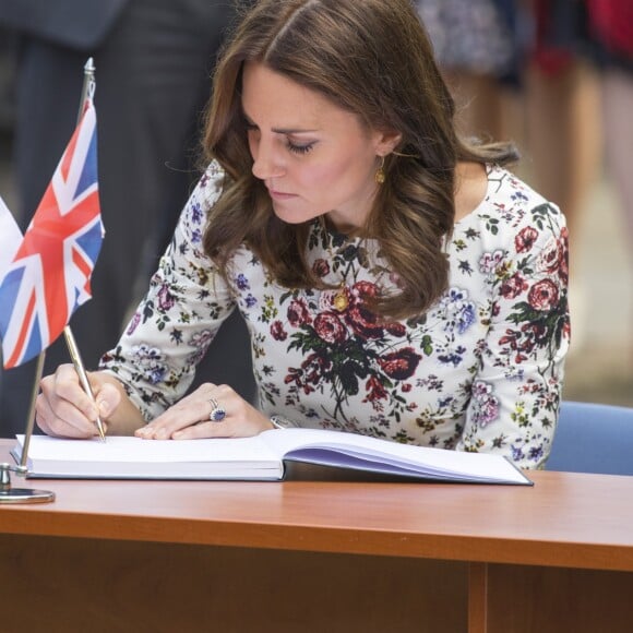 Le prince William et la duchesse Catherine de Cambridge ont visité le 18 juillet 2017 l'ancien camp de concentration de Stutthof, près de Gdansk, lors de leur visite officielle en Pologne, le premier établi par les nazis dans le pays, en 1939, et l'un des derniers libérés par les Alliés, en 1945.