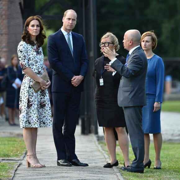 Le prince William et la duchesse Catherine de Cambridge ont visité le 18 juillet 2017 l'ancien camp de concentration de Stutthof, près de Gdansk, lors de leur visite officielle en Pologne, le premier établi par les nazis dans le pays, en 1939, et l'un des derniers libérés par les Alliés, en 1945.