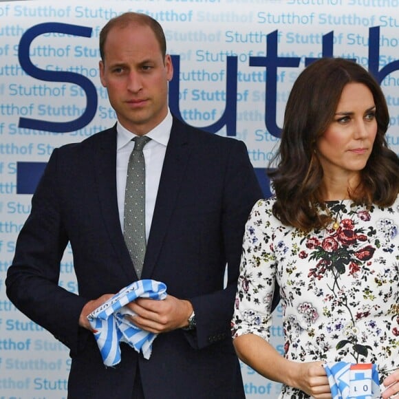 Le prince William et la duchesse Catherine de Cambridge ont visité le 18 juillet 2017 l'ancien camp de concentration de Stutthof, près de Gdansk, lors de leur visite officielle en Pologne, le premier établi par les nazis dans le pays, en 1939, et l'un des derniers libérés par les Alliés, en 1945.