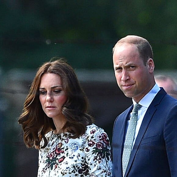 Le prince William et la duchesse Catherine de Cambridge ont visité le 18 juillet 2017 l'ancien camp de concentration de Stutthof, près de Gdansk, lors de leur visite officielle en Pologne, le premier établi par les nazis dans le pays, en 1939, et l'un des derniers libérés par les Alliés, en 1945.