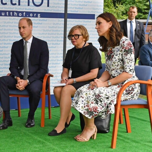 Le prince William et la duchesse Catherine de Cambridge ont visité le 18 juillet 2017 l'ancien camp de concentration de Stutthof, près de Gdansk, lors de leur visite officielle en Pologne, le premier établi par les nazis dans le pays, en 1939, et l'un des derniers libérés par les Alliés, en 1945.