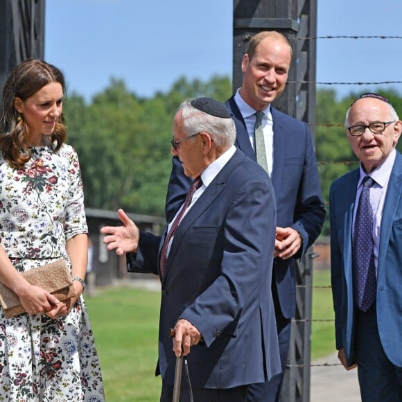 Le prince William et la duchesse Catherine de Cambridge ont visité le 18 juillet 2017 l'ancien camp de concentration de Stutthof, près de Gdansk, lors de leur visite officielle en Pologne, le premier établi par les nazis dans le pays, en 1939, et l'un des derniers libérés par les Alliés, en 1945.