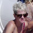 Katy Perry visite la grotte bleue d'Anacapri lors d'une excursion en bateau à Capri en Italie le 9 juillet 2017.