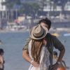 Exclusif - Eva Longoria et son mari José Baston se promènent sur une plage lors de leurs vacances à Ibiza en Espagne le 20 juillet 2017.  Exclusive - For Germany call for price - Actress Eva longoria and Jose Antonio Baston during holidays in Ibiza on Thursday 20 July 2017.20/07/2017 - Ibiza