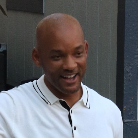Will Smith chauve salue ses fans à son arrivée à l'émission Conan O'Brien's Comic Con au théâtre Spreckles à San Diego, le 19 juillet 2017.