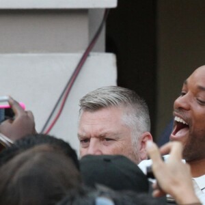 Will Smith chauve salue ses fans à son arrivée à l'émission Conan O'Brien's Comic Con au théâtre Spreckles à San Diego, le 19 juillet 2017.
