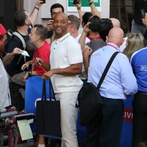 Will Smith chauve salue ses fans à son arrivée à l'émission Conan O'Brien's Comic Con au théâtre Spreckles à San Diego, le 19 juillet 2017.