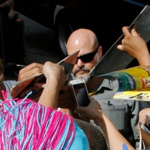 Will Smith chauve salue ses fans à son arrivée à l'émission Conan O'Brien's Comic Con au théâtre Spreckles à San Diego, le 19 juillet 2017.