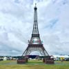La première édition du Lollapalooza Paris, organisé par Live Nation, se tient à Longchamp les 22 et 23 juillet 2017.