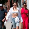 Bella Hadid se promène à New York le 20 juillet 2017.