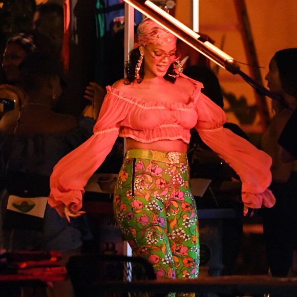Rihanna sur le tournage du clip de la chanson "Wild Thoughts" à Miami. Le 5 juin 2017.