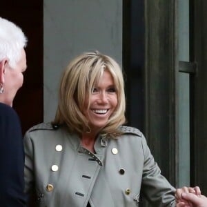 Brigitte Macron (Trogneux) avec le chanteur Bono, co-fondateur de l'organisation ONE et Gayle Smith après son entretien avec le président de la République au palais de l'Elysée à Paris, le 24 juillet 2017. © Alain Guizard/Bestimage