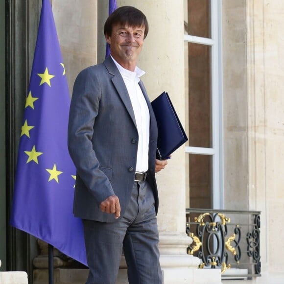 Le ministre de la Transition écologique et solidaire Nicolas Hulot sortant du conseil des ministres au palais de l'Elysée à Paris, le 12 juillet 2017. © Stéphane Lemouton/Bestimage