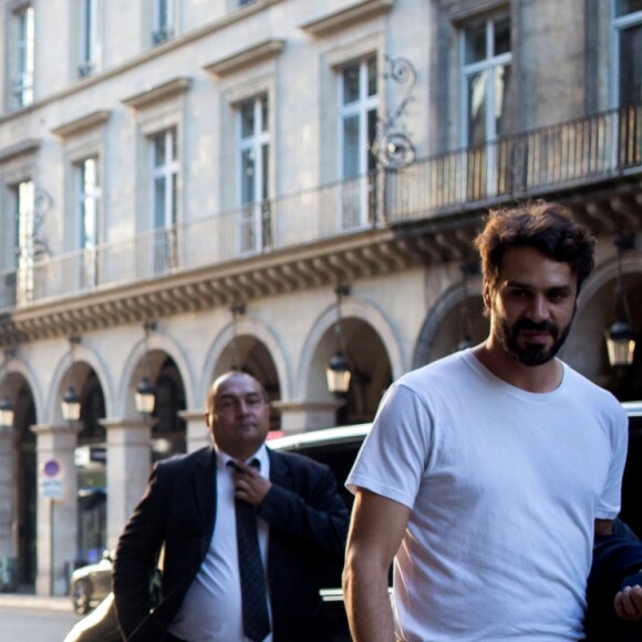 Céline Dion dîne avec son danseur Pepe Munoz et un ami au restaurant "Chez Loulou" au musée des arts décoratifs à Paris le 7 juillet 2017.
