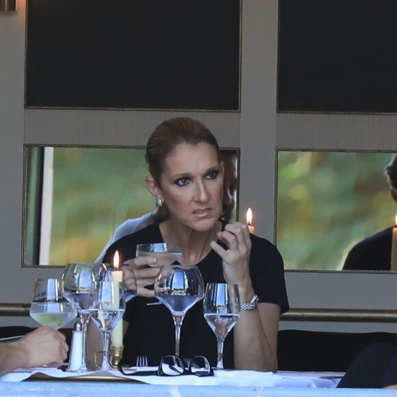 Céline Dion dîne avec son danseur Pepe Munoz et un ami au restaurant "Chez Loulou" au musée des arts décoratifs à Paris le 7 juillet 2017.