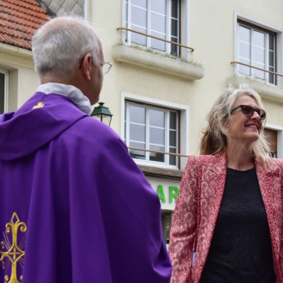 Natalie Rich-Fernandez, la fille de Claude Rich lors des obsèques de Claude Rich en l'église Saint-Pierre-Saint-Paul d'Orgeval à Orgeval le 26 juillet 2017.26/07/2017 - Orgeval