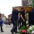 Cercueil du défunt lors des obsèques de Claude Rich en l'église Saint-Pierre-Saint-Paul d'Orgeval à Orgeval le 26 juillet 2017.26/07/2017 - Orgeval