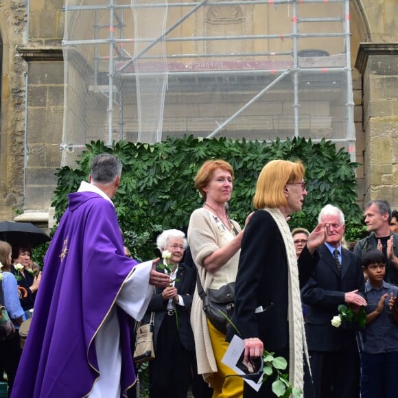 Catherine Rich, la femme de Claude Riche et Delphine Rich, la fille de Claude Rich lors des obsèques de Claude Rich en l'église Saint-Pierre-Saint-Paul d'Orgeval à Orgeval le 26 juillet 2017.26/07/2017 - Orgeval