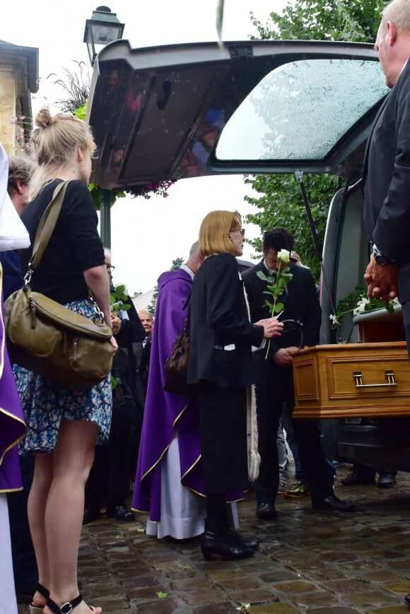 Catherine Rich, la femme de Claude Rich lors des obsèques de Claude Rich en l'église Saint-Pierre-Saint-Paul d'Orgeval à Orgeval le 26 juillet 2017.26/07/2017 - Orgeval