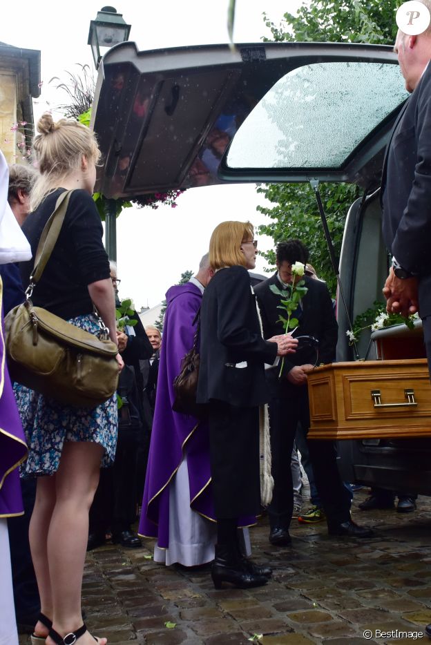 Catherine Rich, la femme de Claude Rich lors des obsèques de Claude Rich en l'église Saint-Pierre-Saint-Paul d'Orgeval à Orgeval le 26 juillet 2017.26/07/2017 - Orgeval