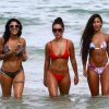 Shanna Kress profite d'une belle journée ensoleillée entre amies sur une plage à Miami, le 26 juillet 2017