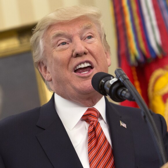 Le président Donald J. Trump rencontre soixante-dix ans après Pearl Harbor les survivants de l'Arizona à la Maison Blanche à Washington, le 21 juillet 2017