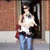 JESSICA ALBA ET SON CHIEN A LOS ANGELES 3707935 Jessica Alba leaves the vet in Los Angeles on September 30, 2009 with her faithful pug friend.30/09/2009 - Los Angeles