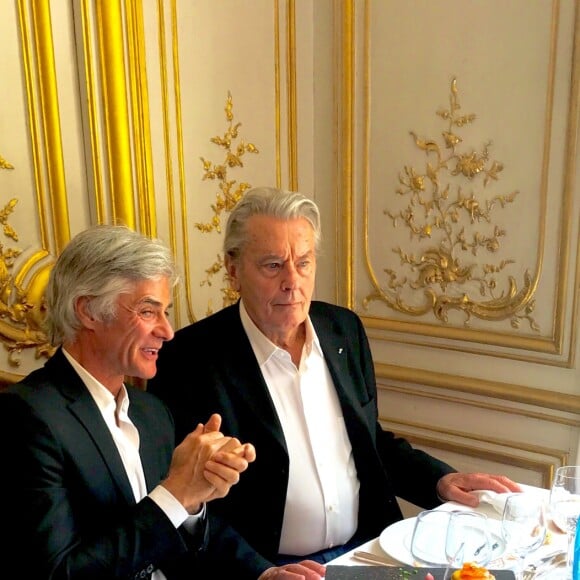 Exclusif - Alain Delon au Sénat à l'initiative de son ami Cyril Viguier pour la dernière de l'émission "Territoires d'infos" à Paris le 20 juillet 2017. Cyril Viguier, ami de très longue date de l'acteur, l'avait convié à déjeuner en compagnie de la Sénatrice de Marseille Samia Ghali.