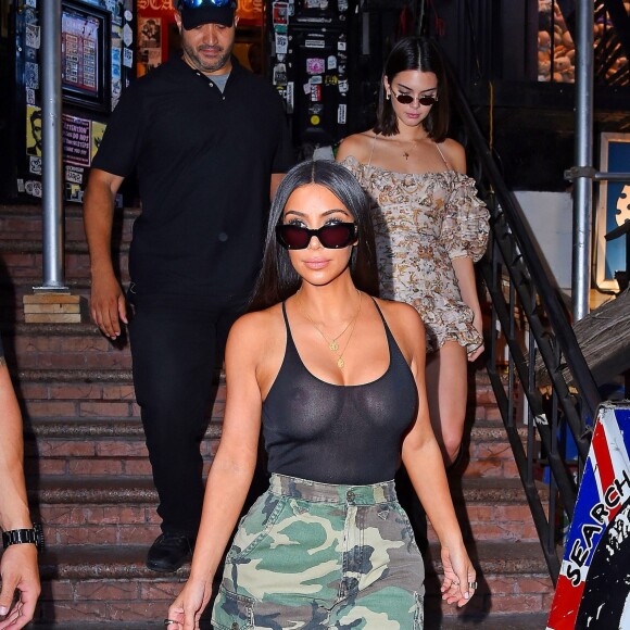 Kim Kardashian et Kendall Jenner font du shopping au magasin ''Search & Destroy'', dans le quartier d'East Village. New York, le 1er août 2017.