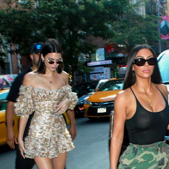 Kim Kardashian et Kendall Jenner font du shopping au magasin ''Search & Destroy'', dans le quartier d'East Village. New York, le 1er août 2017.