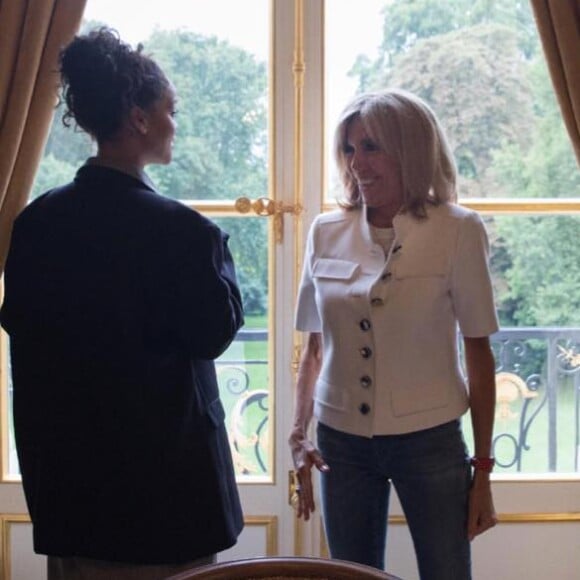 Rihanna rencontre le président Emmanuel Macron et son épouse Brigitte Macron au Palais de l'Élysée. Paris, le 26 juillet 2017.