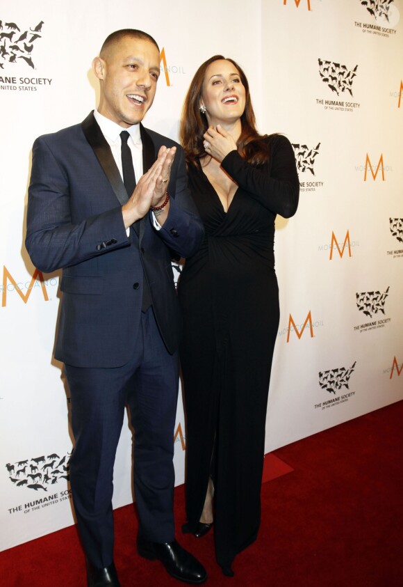 Theo Rossi (Sons of Anarchy, Luke Cage) et sa femme Meghan McDermott à New York en novembre 2015 pour la soirée caritative "2015 To the rescue". Le couple a accueilli le 3 août 2017 un deuxième fils, Arlo.